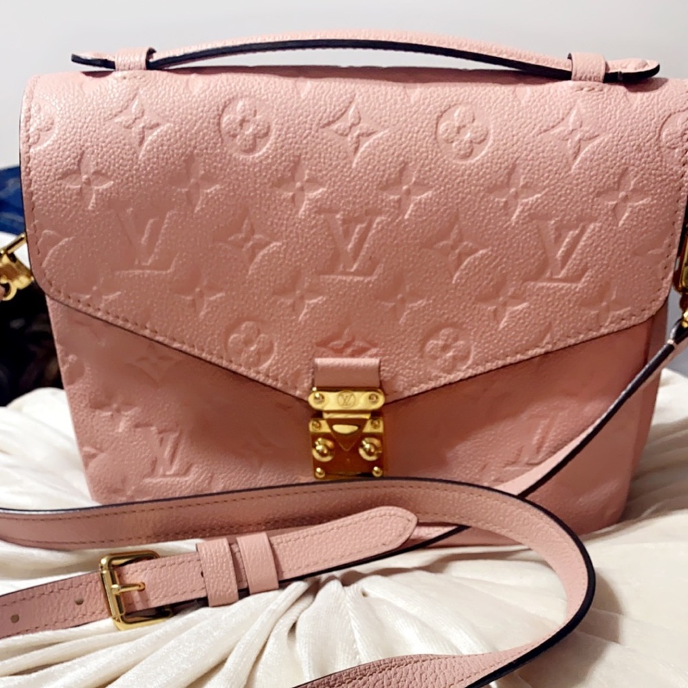 Louis Vuitton Pochette Métis in pink!!